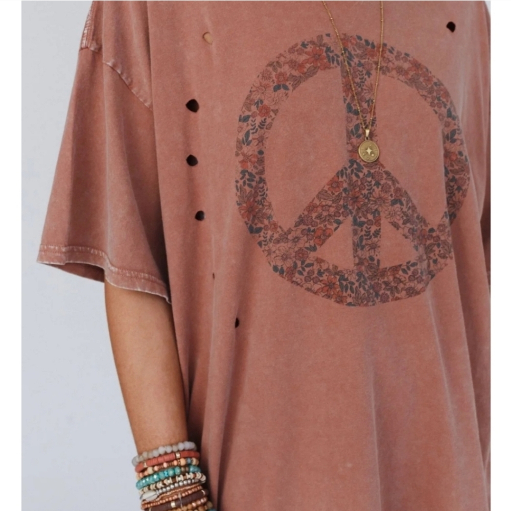 Gray OSFM Easel Three Bird Nest Jude Peace sign Floral Tee- Small distressed